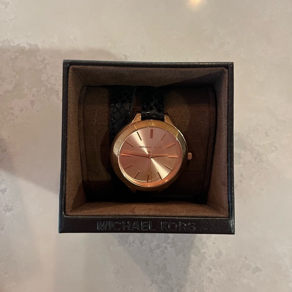 Women’s Michael Kors Authentic Rose Gold Watch - Picture 4 of 4